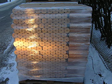 Hele ümar puitbrikett (auguga) alusel 1000 kg
